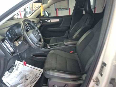 Used 2020 Volvo XC40 T5 Momentum AWD/4WD image 5