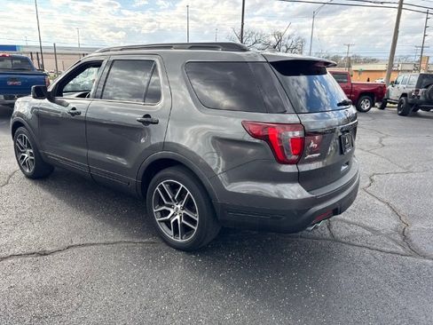 Used 2019 Ford Explorer Sport image 3
