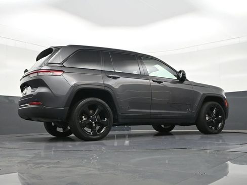 Used 2023 Jeep Grand Cherokee Limited w/ Black Appearance Package image 29
