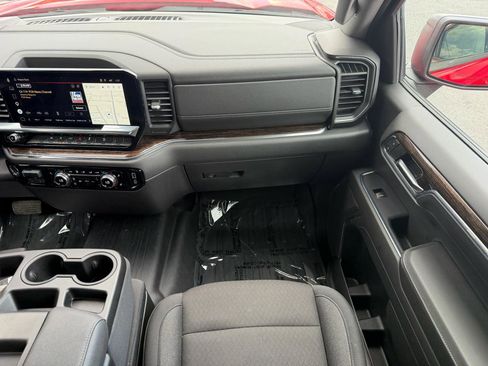 Used 2024 GMC Sierra 1500 Elevation image 25