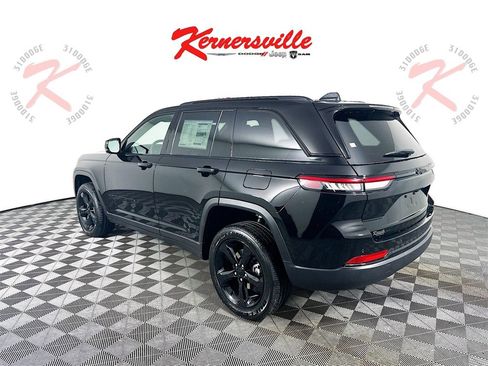 New 2025 Jeep Grand Cherokee Altitude image 5