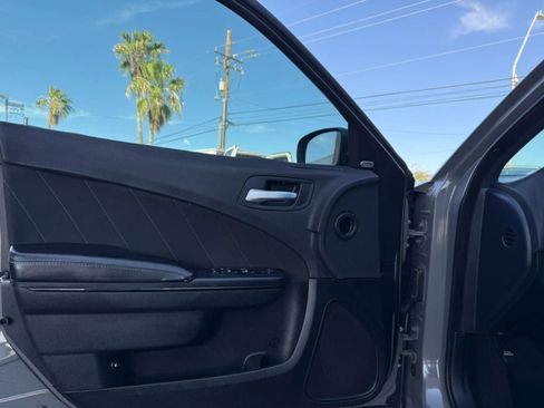 Used 2017 Dodge Charger SXT w/ Blacktop Package RWD image 33