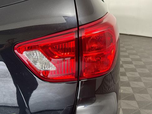Used 2019 Nissan Pathfinder S AWD/4WD image 34