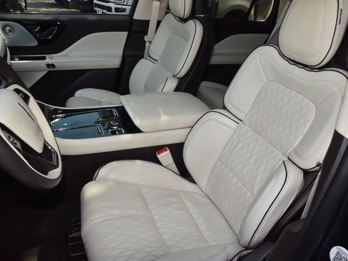 Used 2023 Lincoln Aviator Black Label AWD/4WD image 35