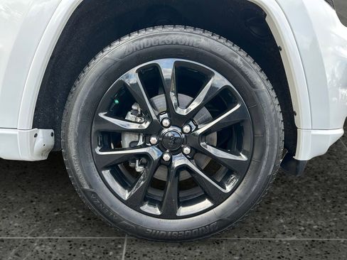 Used 2020 Jeep Grand Cherokee Altitude image 9