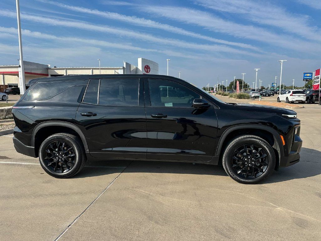Used 2024 Chevrolet Traverse LS w/ Midnight/Sport Edition FWD image 2