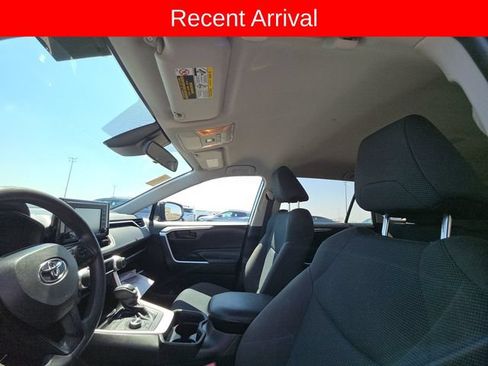 Used 2021 Toyota RAV4 LE AWD/4WD image 12