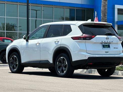 Used 2024 Nissan Rogue SV AWD/4WD image 6