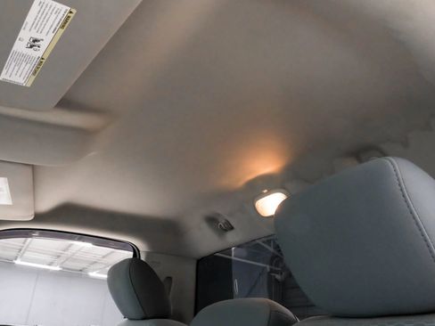 Used 2017 RAM 1500 Express RWD image 24