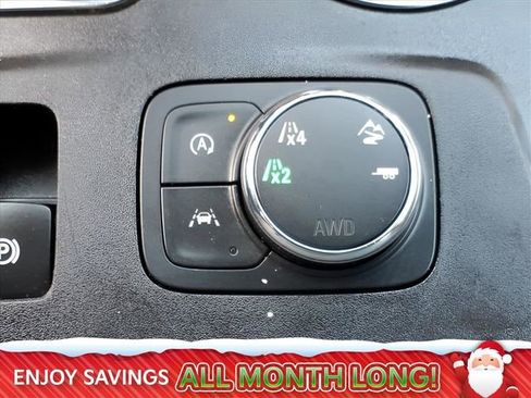 Used 2023 Chevrolet Traverse LT w/ Rear Camera Mirror Package image 21