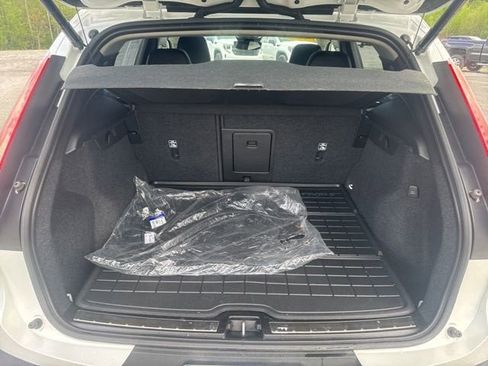 Used 2023 Volvo XC40 B5 Plus w/ Climate Package AWD/4WD image 27