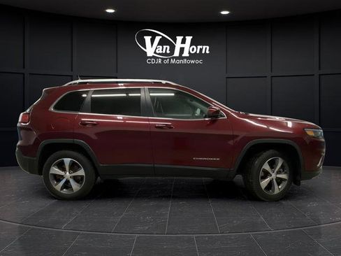 Used 2020 Jeep Cherokee Limited image 2