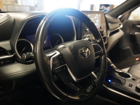 Used 2022 Toyota Highlander XSE image 13