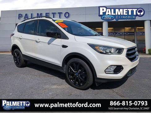 Used 2019 Ford Escape SE FWD image 1