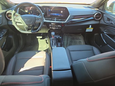 Used 2025 Chevrolet Trax RS w/ Driver Confidence Package image 2