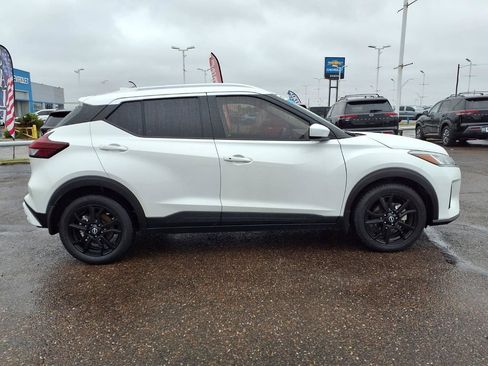 Used 2023 Nissan Kicks SV FWD image 9