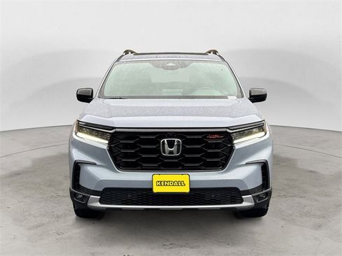 Used 2025 Honda Pilot TrailSport image 8