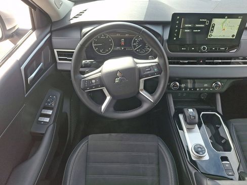Used 2025 Mitsubishi Outlander SE AWD/4WD image 21
