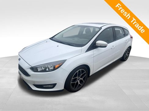 Used 2017 Ford Focus SEL w/ Cold Weather Package FWD image 1