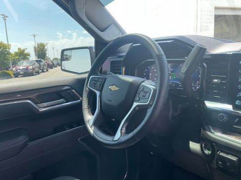Used 2025 Chevrolet Silverado 1500 LT AWD/4WD image 26