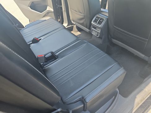 Used 2022 Volkswagen Tiguan SE AWD/4WD image 11
