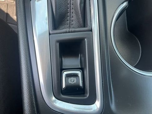 Used 2019 Chevrolet Equinox Premier FWD image 19