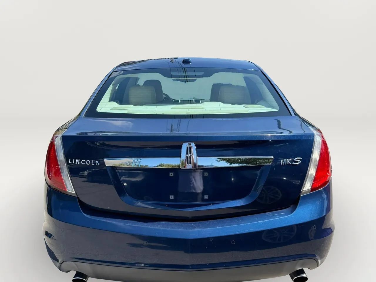 Used 2012 Lincoln MKS FWD image 4