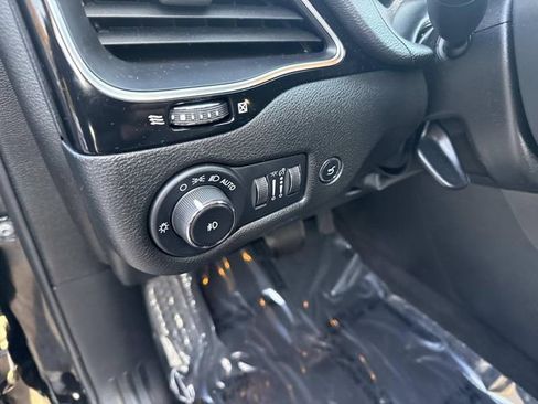 Used 2023 Jeep Cherokee Altitude Lux image 21