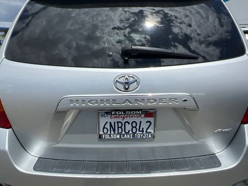Used 2010 Toyota Highlander Limited AWD/4WD image 19