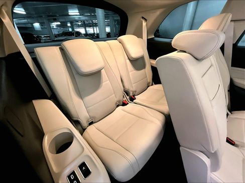Used 2026 Mercedes-Benz GLS 450 4MATIC image 35