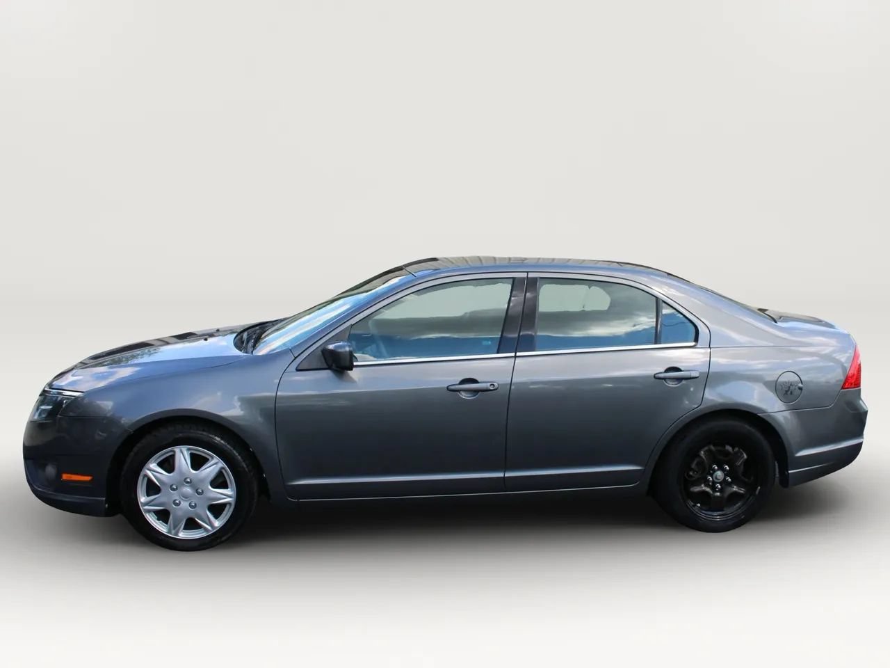 Used 2010 Ford Fusion SE FWD image 5