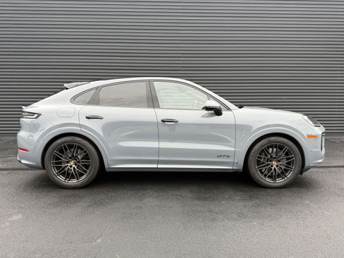 Certified 2025 Porsche Cayenne GTS AWD/4WD image 12