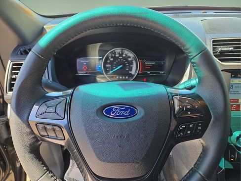 Used 2019 Ford Explorer XLT w/ Equipment Group 201A AWD/4WD image 18