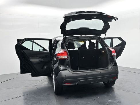 Used 2020 Nissan Kicks S image 55