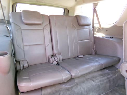 Used 2015 Chevrolet Suburban LTZ RWD image 16