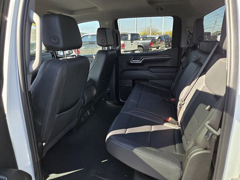 Used 2024 GMC Sierra 1500 SLT image 13