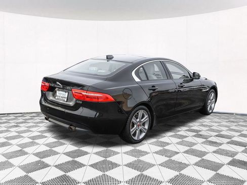 Used 2018 Jaguar XE Premium image 9