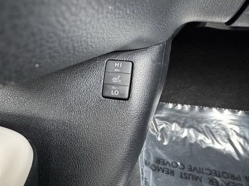 Used 2018 Toyota Prius Four image 17