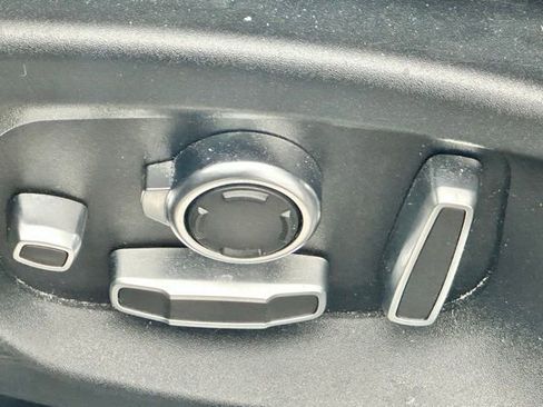 Used 2018 Jaguar F-PACE R-Sport image 11