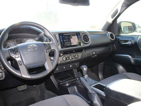 Used 2016 Toyota Tacoma TRD Off-Road image 23