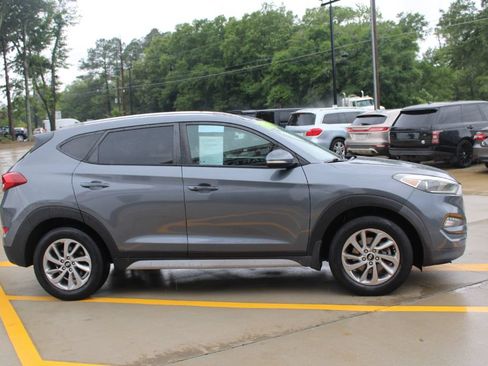 Used 2018 Hyundai Tucson SEL Plus FWD image 2