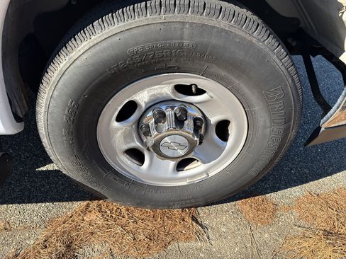 Used 2019 Chevrolet Express 2500 LT w/ LT Preferred Equipment Group image 12