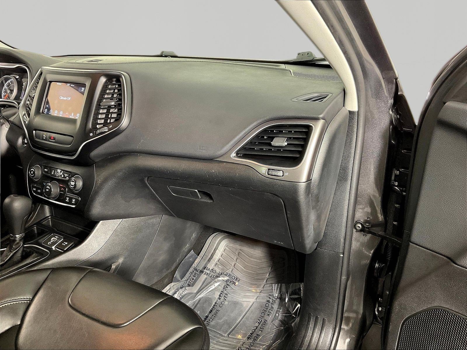 Used 2020 Jeep Cherokee Latitude Plus FWD image 26