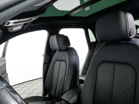 Used 2024 Audi Q3 2.0T Premium w/ Convenience Package image 5