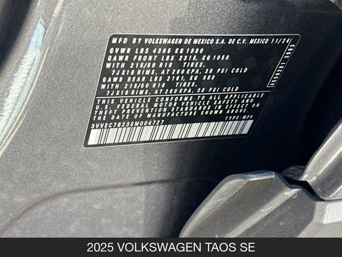 Used 2025 Volkswagen Taos SE w/ Panoramic Sunroof Package FWD image 28