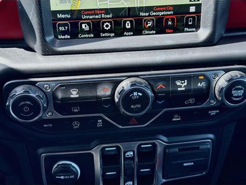 Used 2023 Jeep Gladiator Rubicon w/ LED Lighting Group AWD/4WD image 18