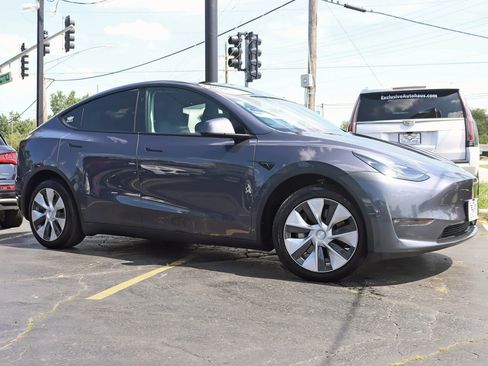 Used 2023 Tesla Model Y Long Range AWD/4WD image 2
