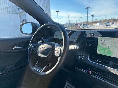 Used 2025 Chevrolet Equinox LT w/ Convenience Package II image 19