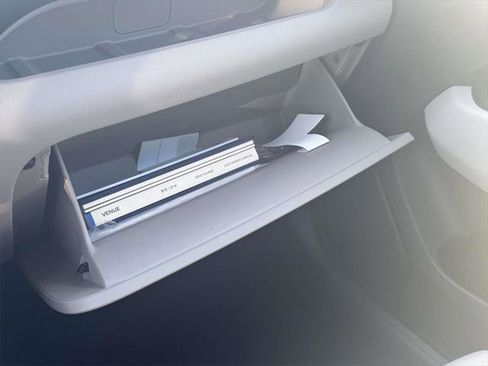 Used 2025 Hyundai Venue SEL image 27