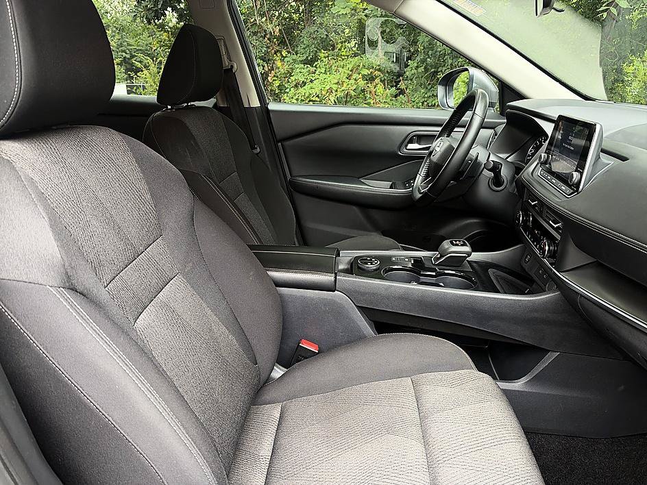 Used 2025 Nissan Rogue SV AWD/4WD image 19